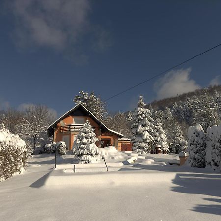 Villa Tratea - With A Heated Pool Tomici Exteriér fotografie