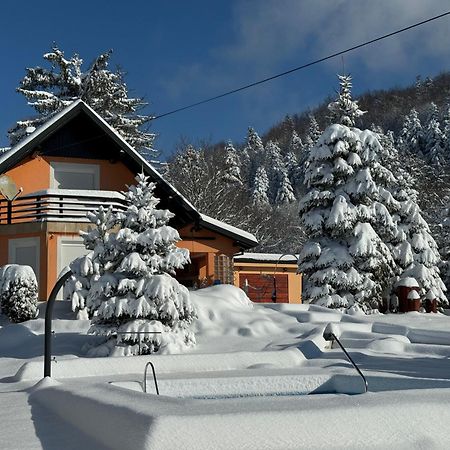 Villa Tratea - With A Heated Pool Tomici Exteriér fotografie