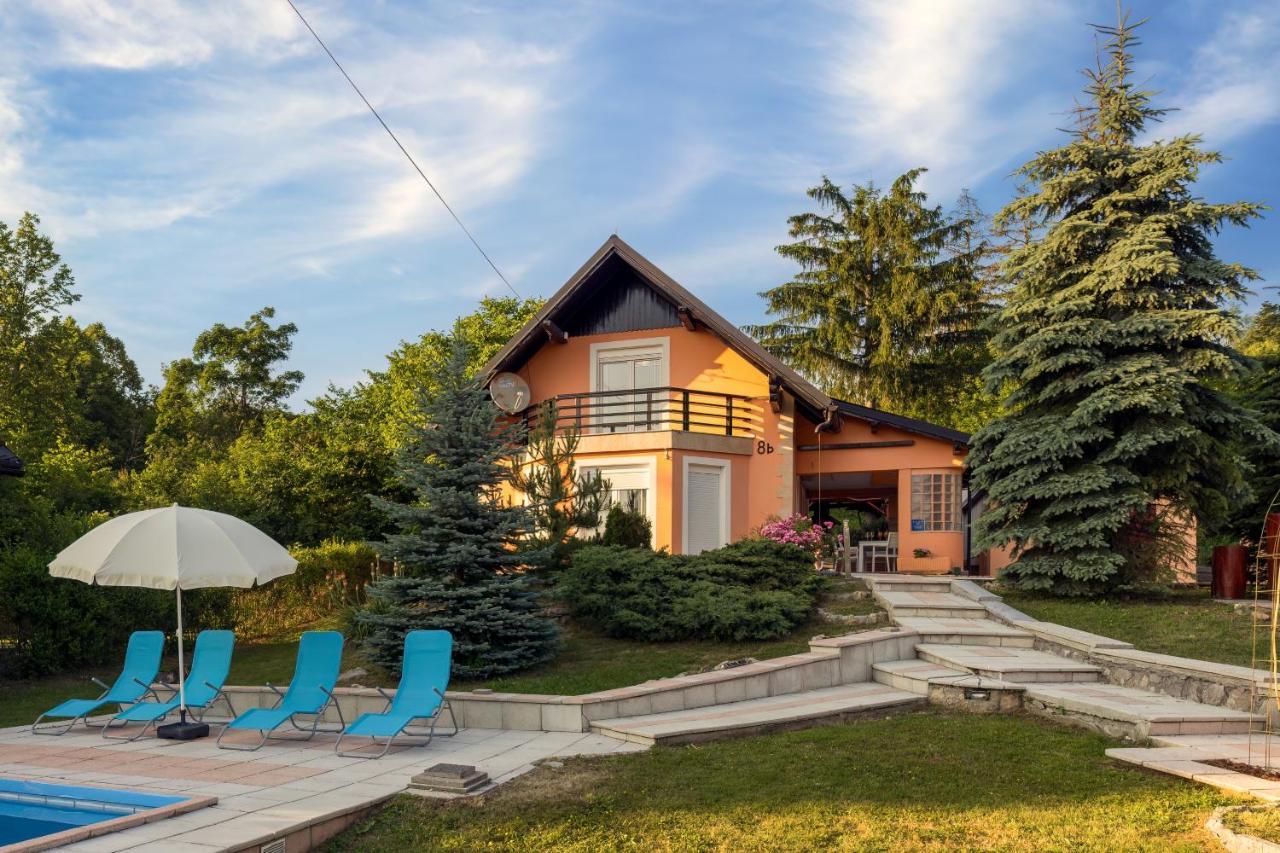 Villa Tratea - With A Heated Pool Tomici Exteriér fotografie
